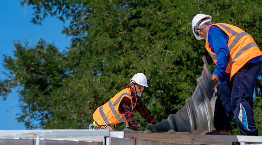 Professional gutter cleaning in Janesville, WI